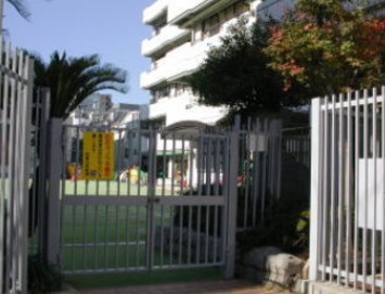 幼稚園・保育園　いずみこども園（幼稚園・保育園）まで292m