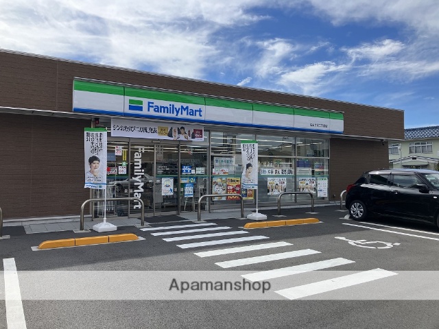 コンビニ　ファミリーマート（コンビニ）まで869m