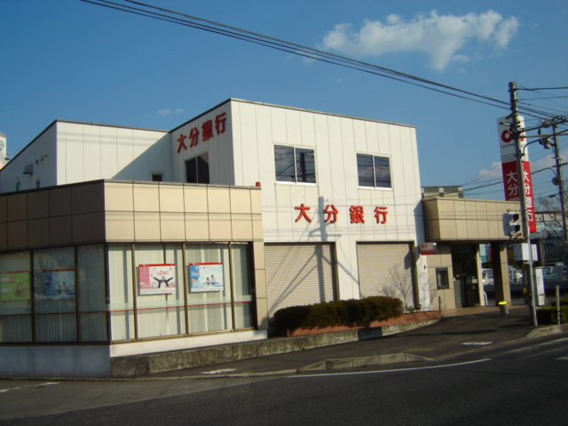 その他　銀行（その他）まで810m
