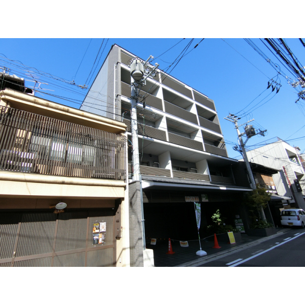 建物外観　モダンさと京都らしさを兼ね備えた外観です