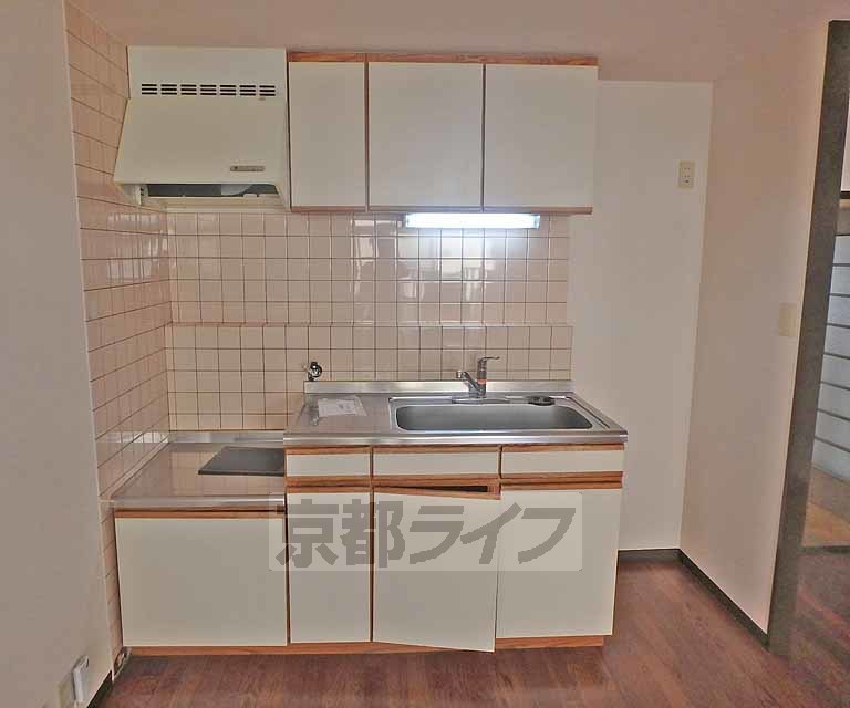 キッチン　キッチン上部は収納になっていますよ
