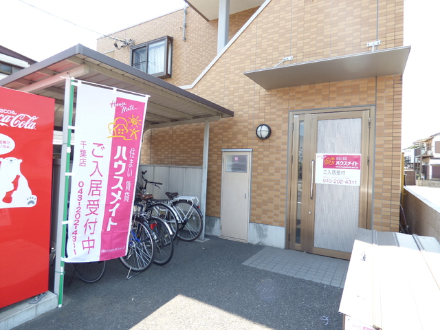 エントランス　駐輪場がある素敵なエントランスですよ