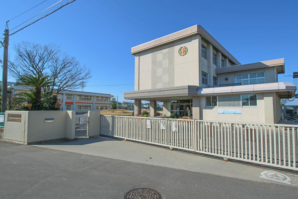 小学校　岡山市立西大寺南小学校（小学校）まで601m