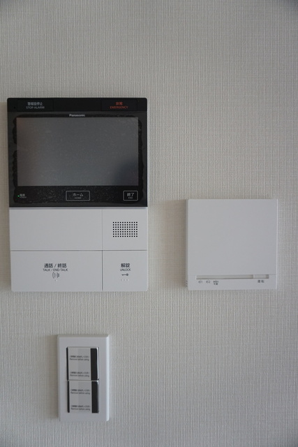 セキュリティ　ＴＶモニタ付インターフォン　＊前回募集時の写真です。
