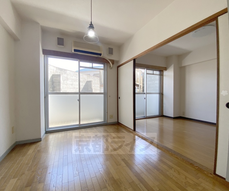 居室・リビング　落ち着いた雰囲気のお部屋です