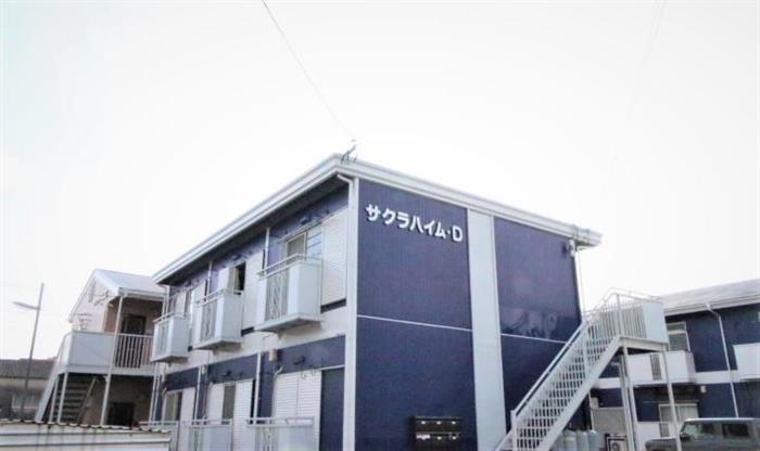 エントランス　建物外観　日当たり良好です♪