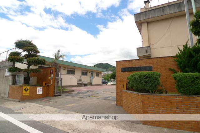 小学校　草津小学校（小学校）まで402m