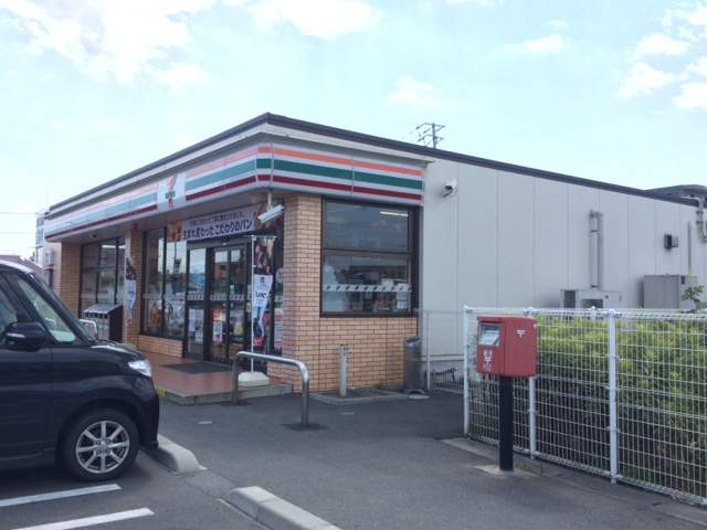 コンビニ　セブンイレブン（コンビニ）まで1012m