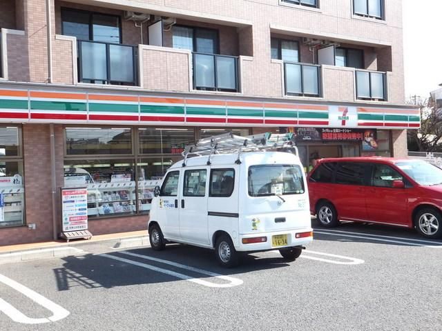 コンビニ　セブンイレブン（コンビニ）まで185m