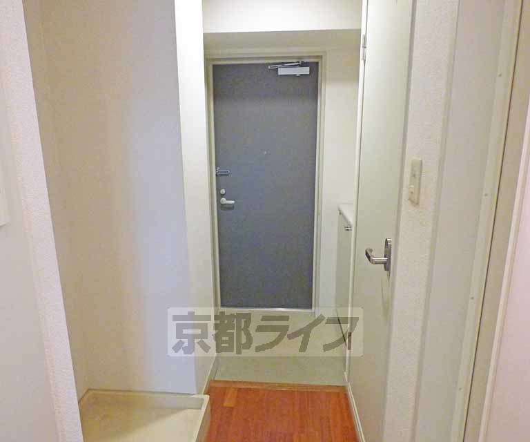 玄関　広々とした玄関です。
