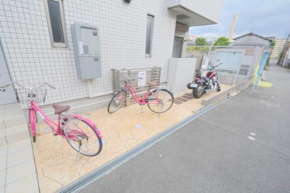 駐車場　あなたの大事な自転車も安心してとめることができますね。