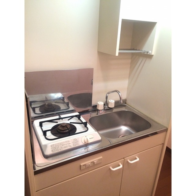 キッチン　同物件の別部屋の写真です