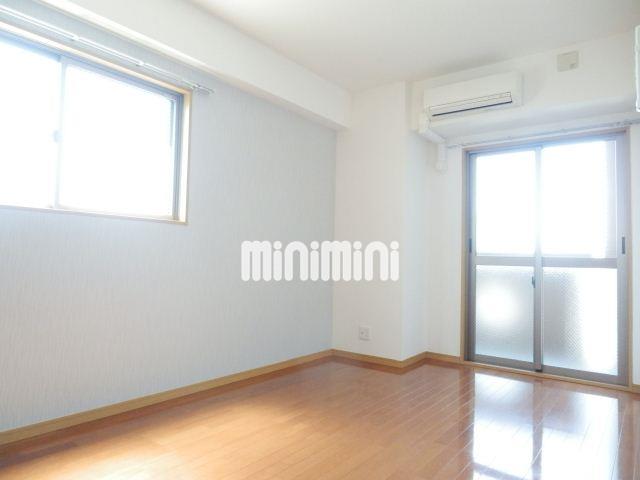 居室・リビング　二面採光の風通しの良いお部屋です。