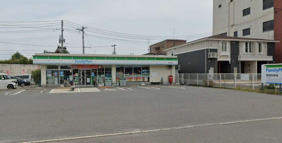 コンビニ　ファミリーマート（コンビニ）まで159m
