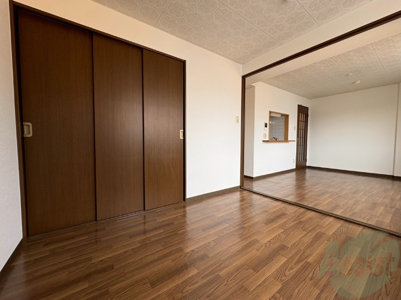 その他部屋・スペース　こちらのお部屋は光が差し込む、温かみのあるお部屋です。