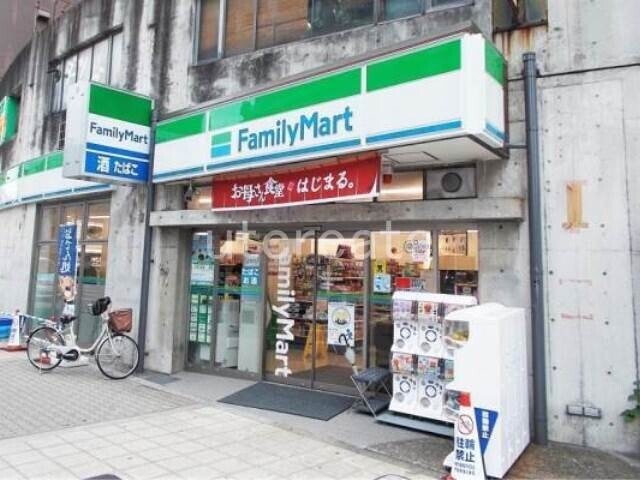 コンビニ　ファミリーマート九条みなと通店（コンビニ）まで142m