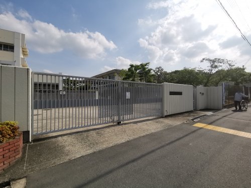 小学校　富田林市立藤沢台小学校（小学校）まで648m