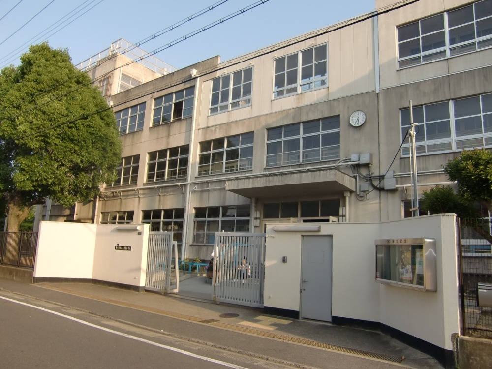 中学校　東大阪市　盾津東中学校（中学校）まで656m