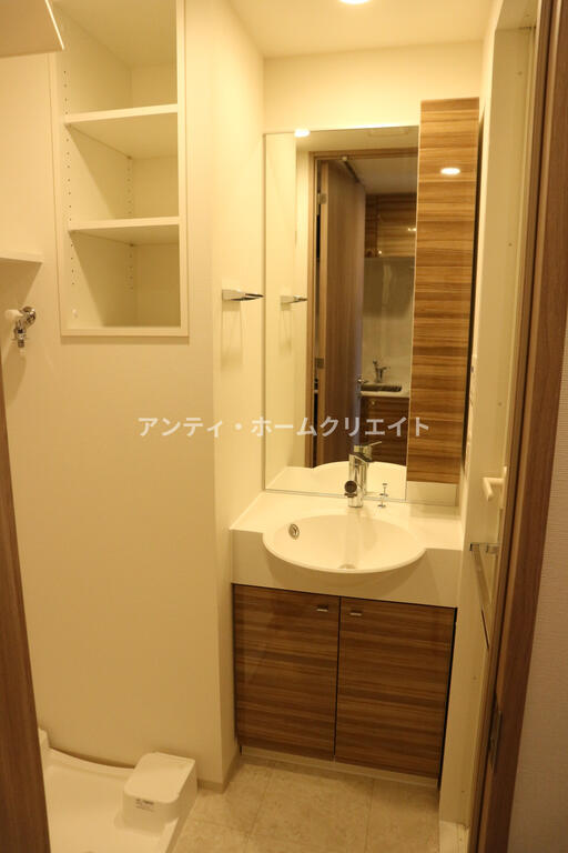洗面設備　同タイプ別部屋5階の写真です