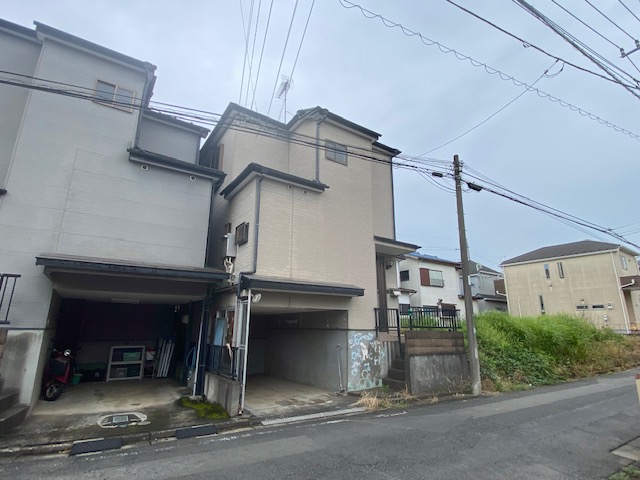建物外観　平成13年築♪駐車場付き（車種による）♪