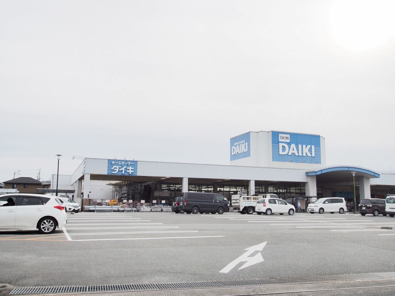 ホームセンター　ダイキ万代店（ホームセンター）まで523m