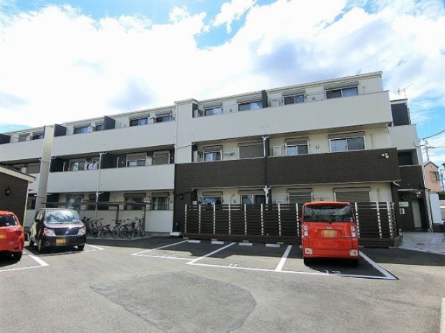 建物外観　ペットOK♪プレイルームで楽器の演奏もOK♪スーパーやコンビ