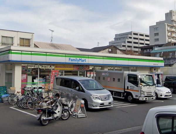 コンビニ　ファミリーマート 中野中央五丁目店（コンビニ）まで78m