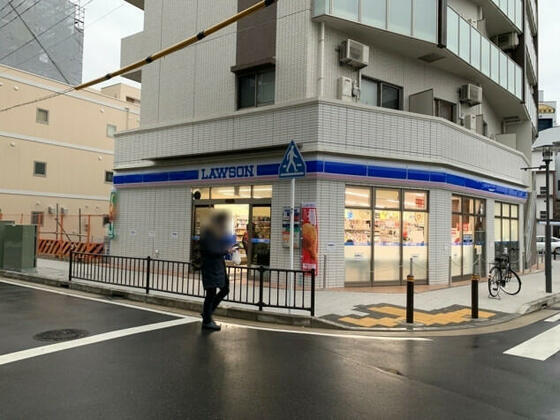 コンビニ　ローソン金沢八景駅前店（コンビニ）まで106m