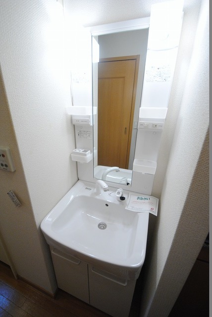 洗面設備　写真は１０２号室