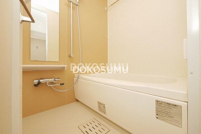 バス・シャワールーム　一日の疲れをやさしく癒やす、清潔感あふれるリラックスバス。