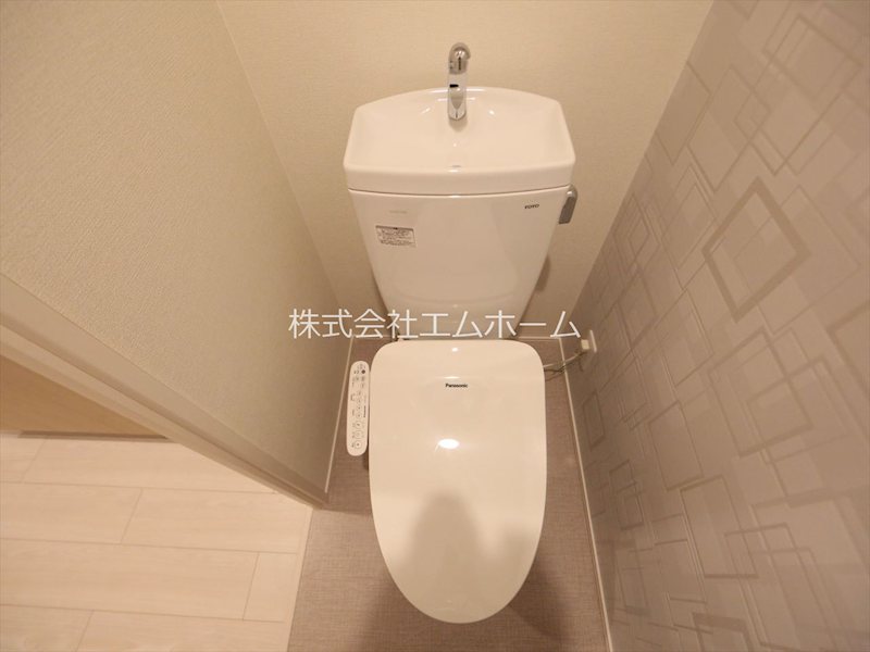 トイレ　温水洗浄暖房便座付トイレ