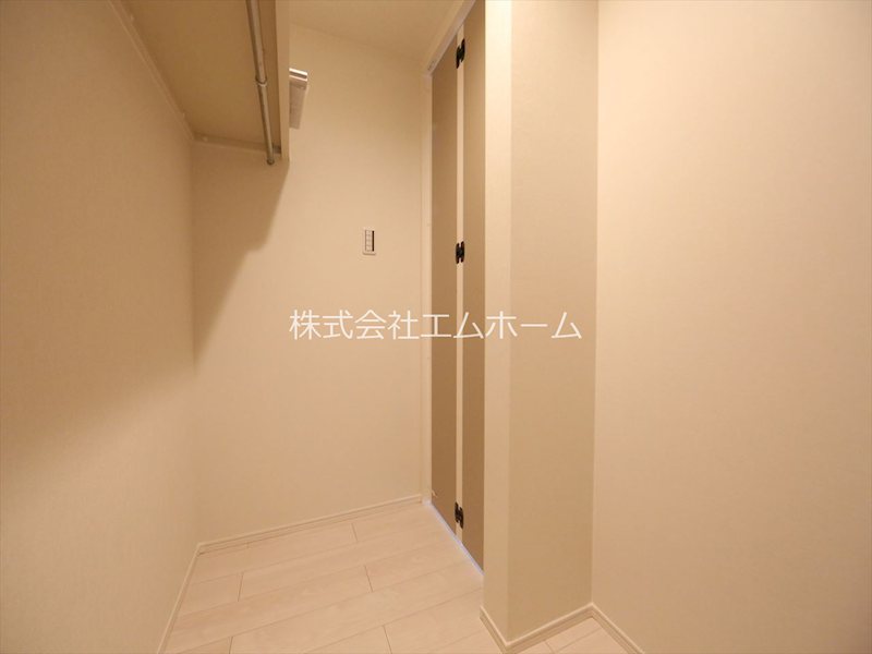 収納　ウォークインクローゼット（収納充実してます）