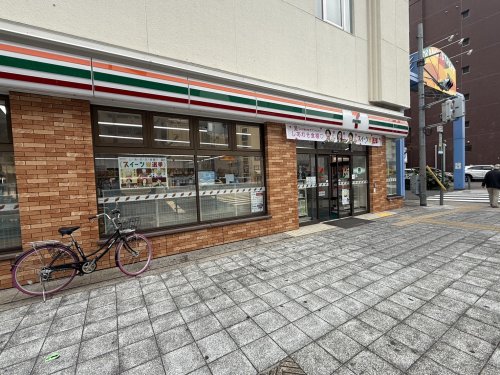 コンビニ　セブン-イレブン 大阪南堀江１丁目店（コンビニ）まで81m