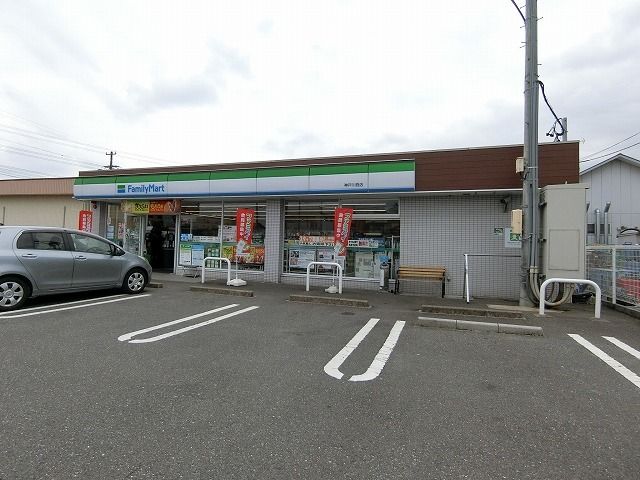 コンビニ　ファミリーマート神戸川西店（コンビニ）まで50m