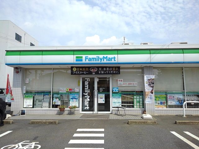 コンビニ　ファミリーマート（コンビニ）まで60m
