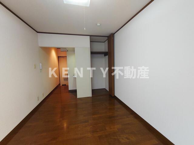 その他部屋・スペース　落ち着いた色調の寝室です