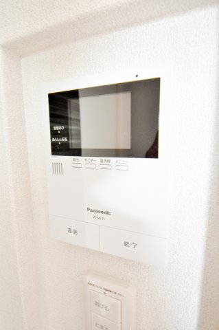 セキュリティ　TVモニターホンは安心ですね。誰か確認してから開けて下さいね