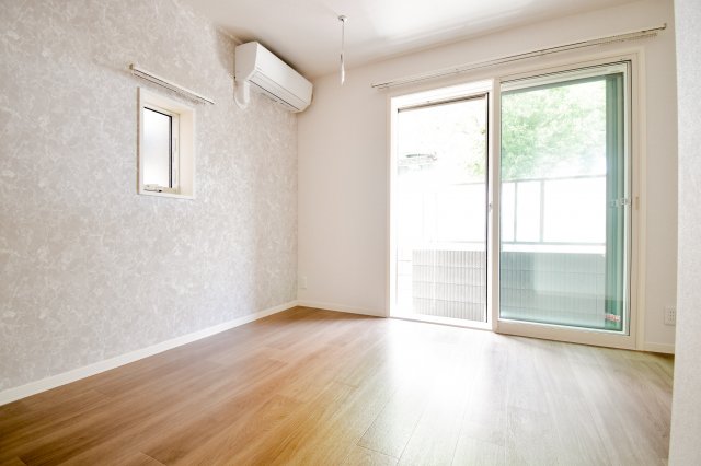居室・リビング　エアコン付きのお部屋です