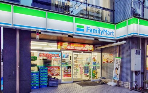 コンビニ　ファミリーマート 江戸川橋駅西店（コンビニ）まで107m