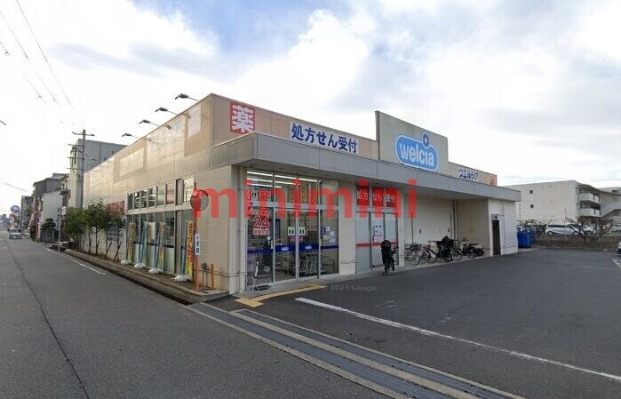 ドラックストア　ウエルシア摂津市駅前店（ドラッグストア）まで318m