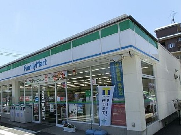 コンビニ　ファミリーマート 松戸中根長津町店（コンビニ）まで977m