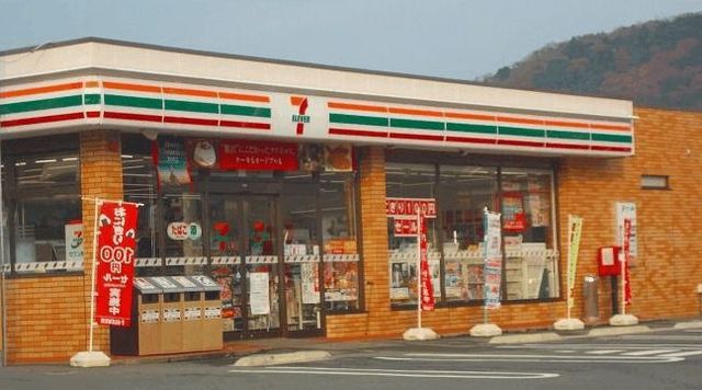 コンビニ　セブンイレブン園部城南町店（コンビニ）まで401m