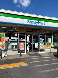 コンビニ　ファミリーマート中野中央五丁目店（コンビニ）まで190m