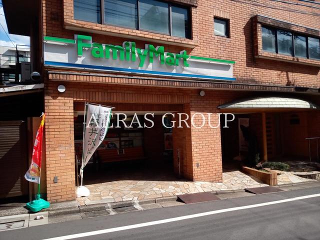 コンビニ　ファミリーマート 上原三丁目店（コンビニ）まで228m