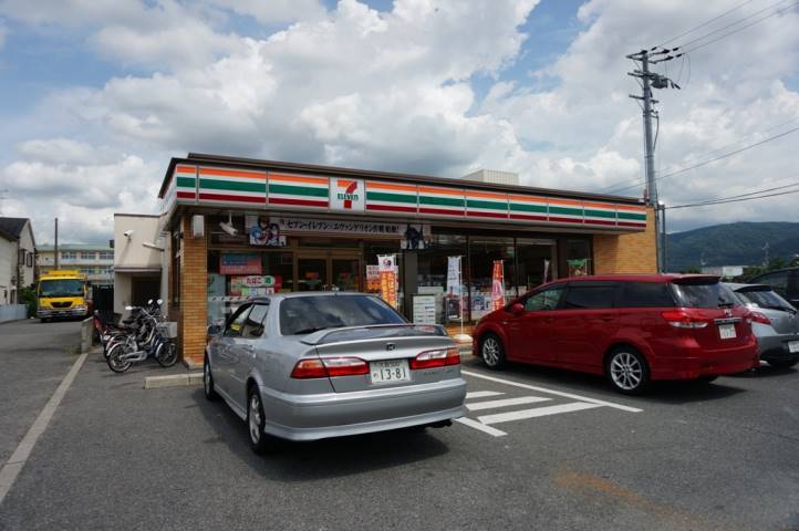 コンビニ　セブンイレブン（コンビニ）まで850m