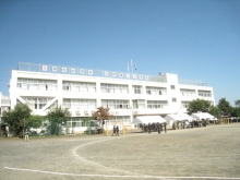 小学校　日野第三小学校（小学校）まで550m