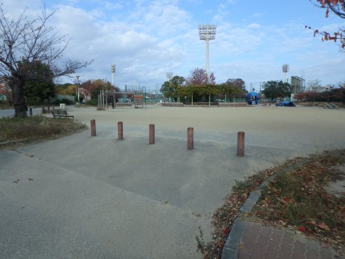 公園　西宮中央運動公園（公園）まで763m