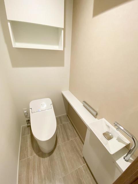 トイレ　※写真は同タイプ住戸です。