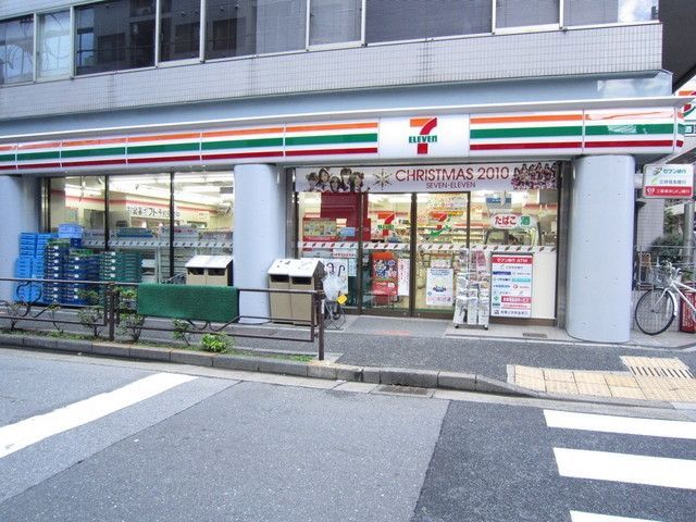コンビニ　セブンイレブン（コンビニ）まで62m