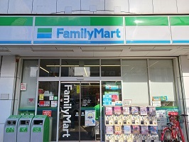 コンビニ　ファミリーマート（コンビニ）まで120m